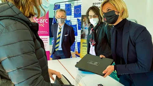 6 000 ordinateurs prêtés aux lycéens de Bourgogne-Franche-Comté 